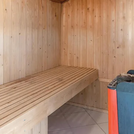 Casa vacanze 4 Bedroom Beautiful In Asnæs