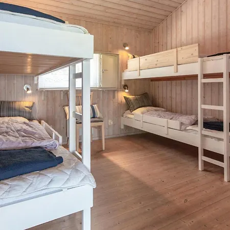 4 Bedroom Beautiful In Ferienhaus
