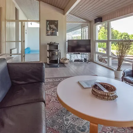 4 Bedroom Beautiful In *