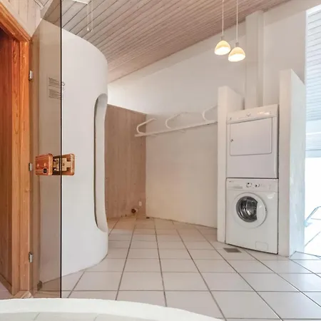 4 Bedroom Beautiful In *