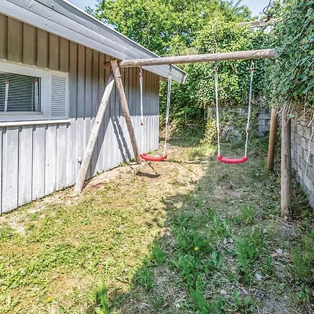 4 Bedroom Beautiful In Casa vacanze *