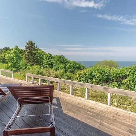 4 Bedroom Beautiful In Casa vacanze *