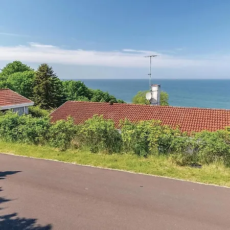 4 Bedroom Beautiful In Casa vacanze *