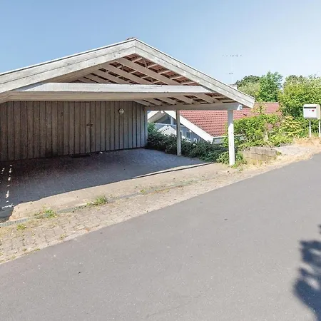 4 Bedroom Beautiful In Casa vacanze *